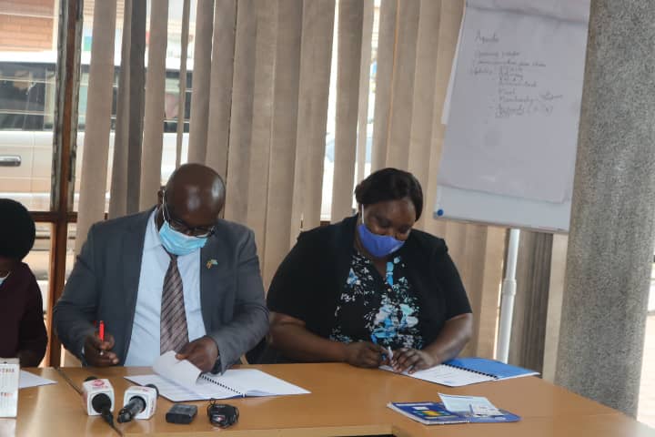 Photo of MTAC and USSIA sign M.O.U